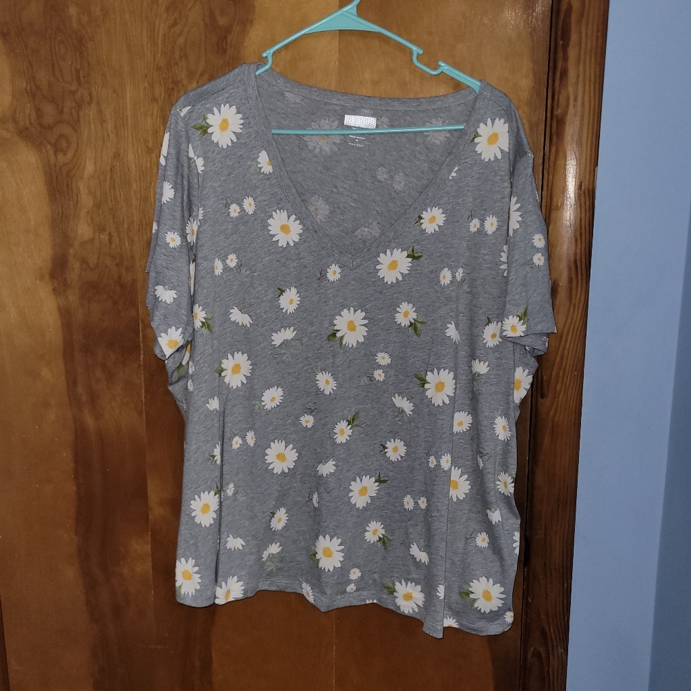 Gray Gap Daisy Tshirt